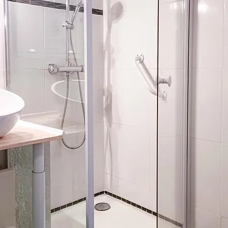Appartement Avec Balcon Au Centre De Brides-les-bains, Wifi Et Parking - Fr-1-512-266