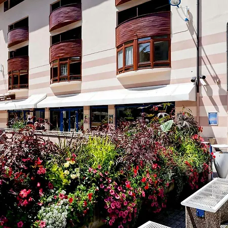 Avec Balcon Au Centre De Brides-les-bains, Wifi Et Parking - Fr-1-512-266