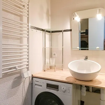 Appartement Avec Balcon Au Centre De Brides-les-bains, Wifi Et Parking - Fr-1-512-266 *